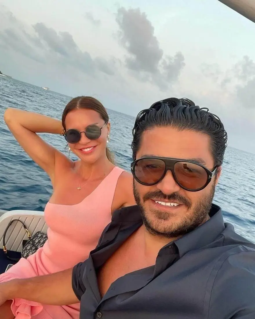 Ebru Şallı ile Uğur Akkuş boşanıyor! Şallı'dan ayrılık açıklaması 4 Ebru Şallı ile Uğur Akkuş boşanıyor! Şallı'dan ayrılık açıklaması 4