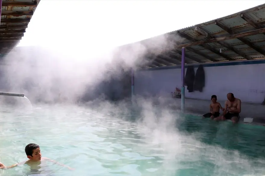 Şifa kaynağı Diyadin Kaplıcaları'nda işletmeciler yoğun ilgiden talebe yetişemiyor 2