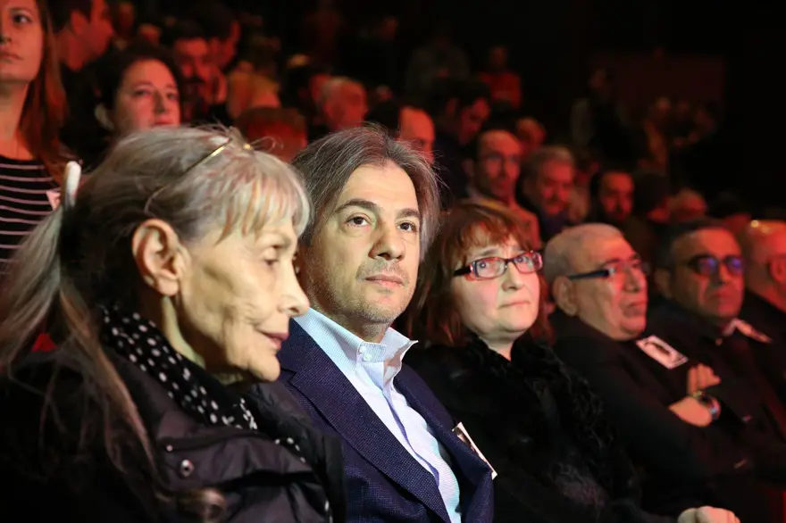 Münir Özkul son yolculuğuna uğurlandı 25 Münir Özkul son yolculuğuna uğurlandı 25