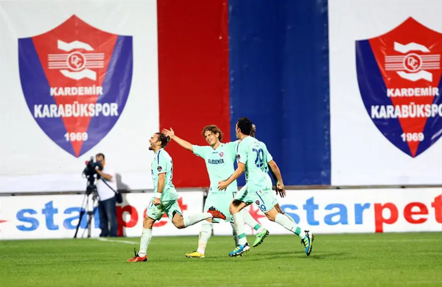 Galatasaray 1 puanı kurtardı 9