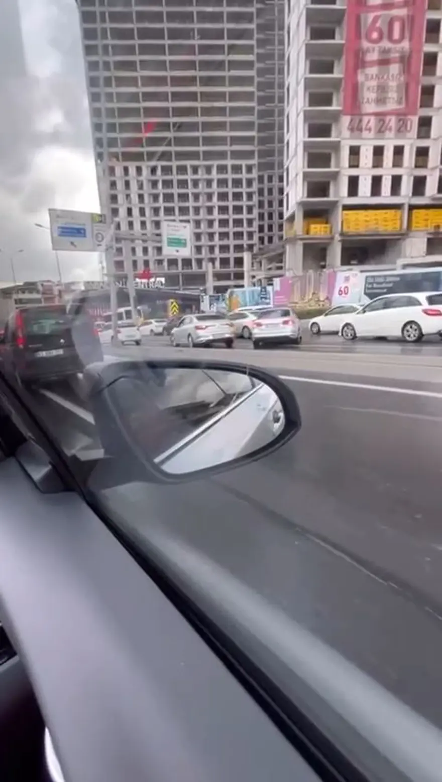 İstanbul'da sağanak yağış: Gaziosmanpaşa'da yollar göle döndü 9 İstanbul'da sağanak yağış: Gaziosmanpaşa'da yollar göle döndü 9