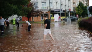 Yurtta sağanak etkili oluyor: Bir kişi yaşamını yitirdi Yurtta sağanak etkili oluyor: Bir kişi yaşamını yitirdi