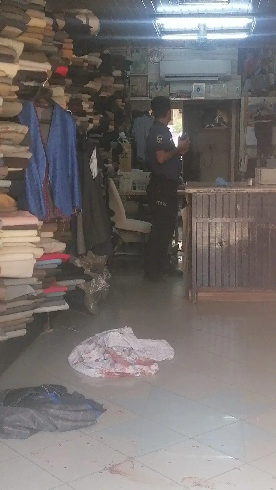 Terziye öldüresiye dayak | Müşteri çığlık atınca kaçmak zorunda kaldılar 5 Terziye öldüresiye dayak | Müşteri çığlık atınca kaçmak zorunda kaldılar 5