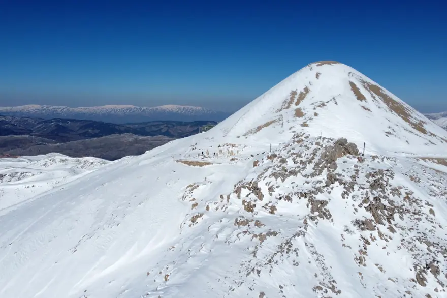 Nemrut Dağı'ndan eşsiz görüntüler: Dev heykeller karlar altında kaldı 27