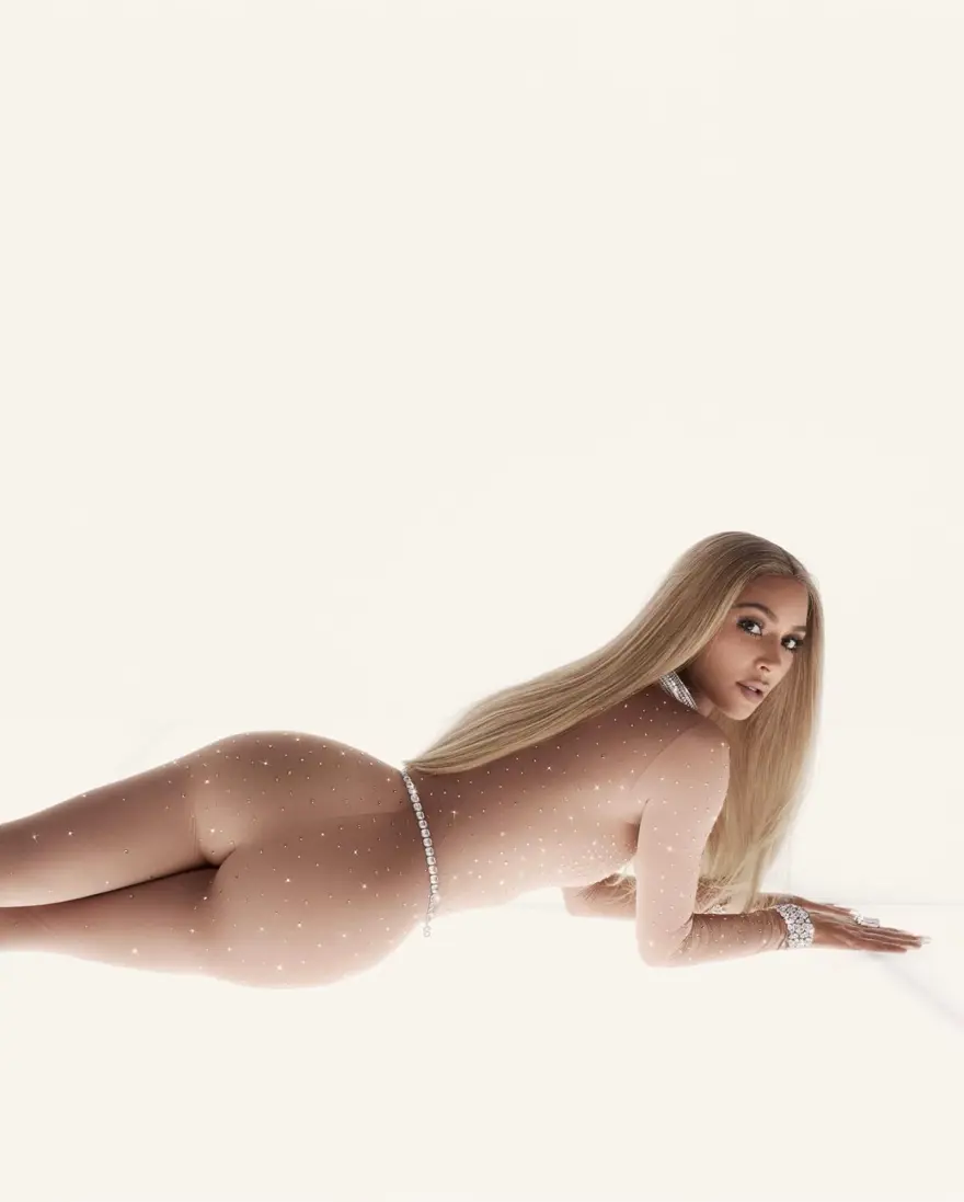 Kim Kardashian mücevher markası ile iş birliğine imza attı 10 Kim Kardashian mücevher markası ile iş birliğine imza attı 10