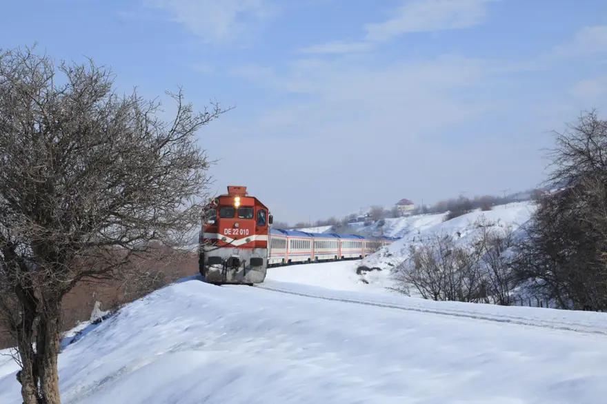 Doğu'nun kış güzelliğini Vangölü Ekspresi ile izliyorlar 1