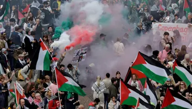 Eurovision'da İsrail'li şarkıcı protesto edildi, İrlanda temsilcisi Filistin'e destek verdi