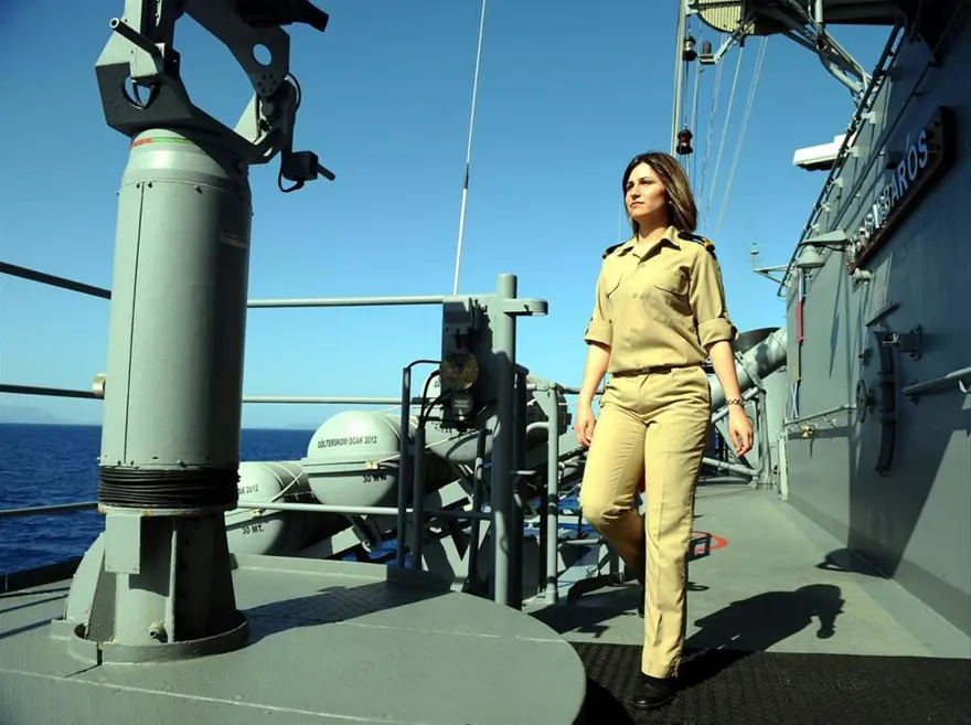 Savaş gemisinde kadın olmak 18