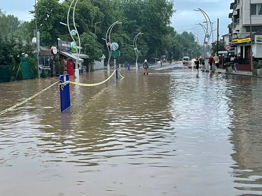 Batı Karadeniz'i yine sel vurdu 37