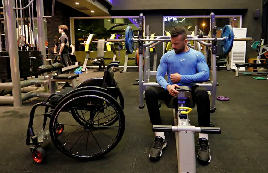 TENİSTE DE BAŞARILI OLMAK İSTİYOR 6