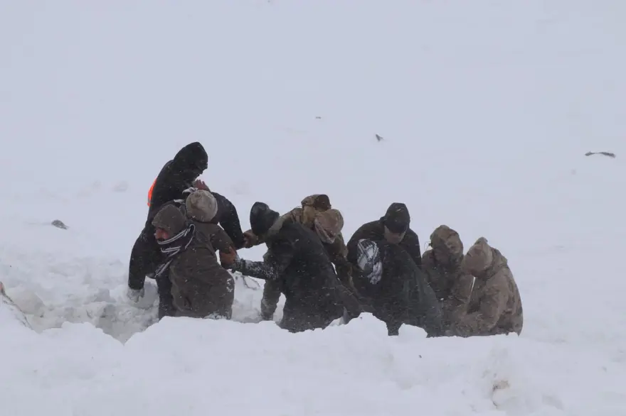 Van'da çığ felaketinin olduğu bölgeden fotoğraflar 28