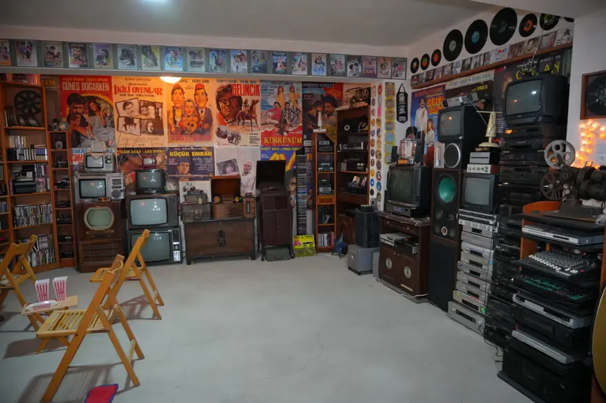 Bu evi görenler film platosu sanıyor: Hepsi aile yadigarı 11