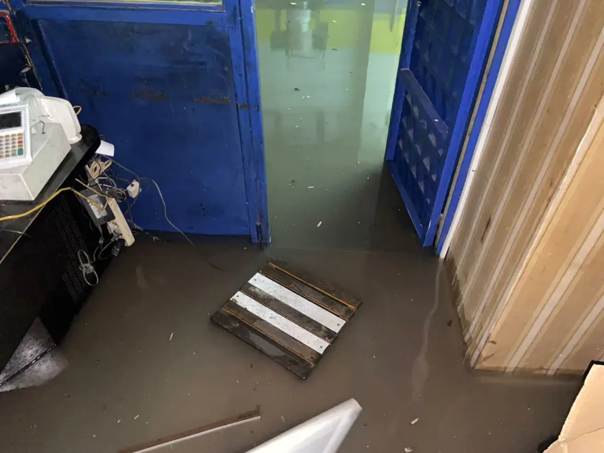 Ardahan'da şiddetli yağış! İş yerleri su altında kaldı 5 Ardahan'da şiddetli yağış! İş yerleri su altında kaldı 5