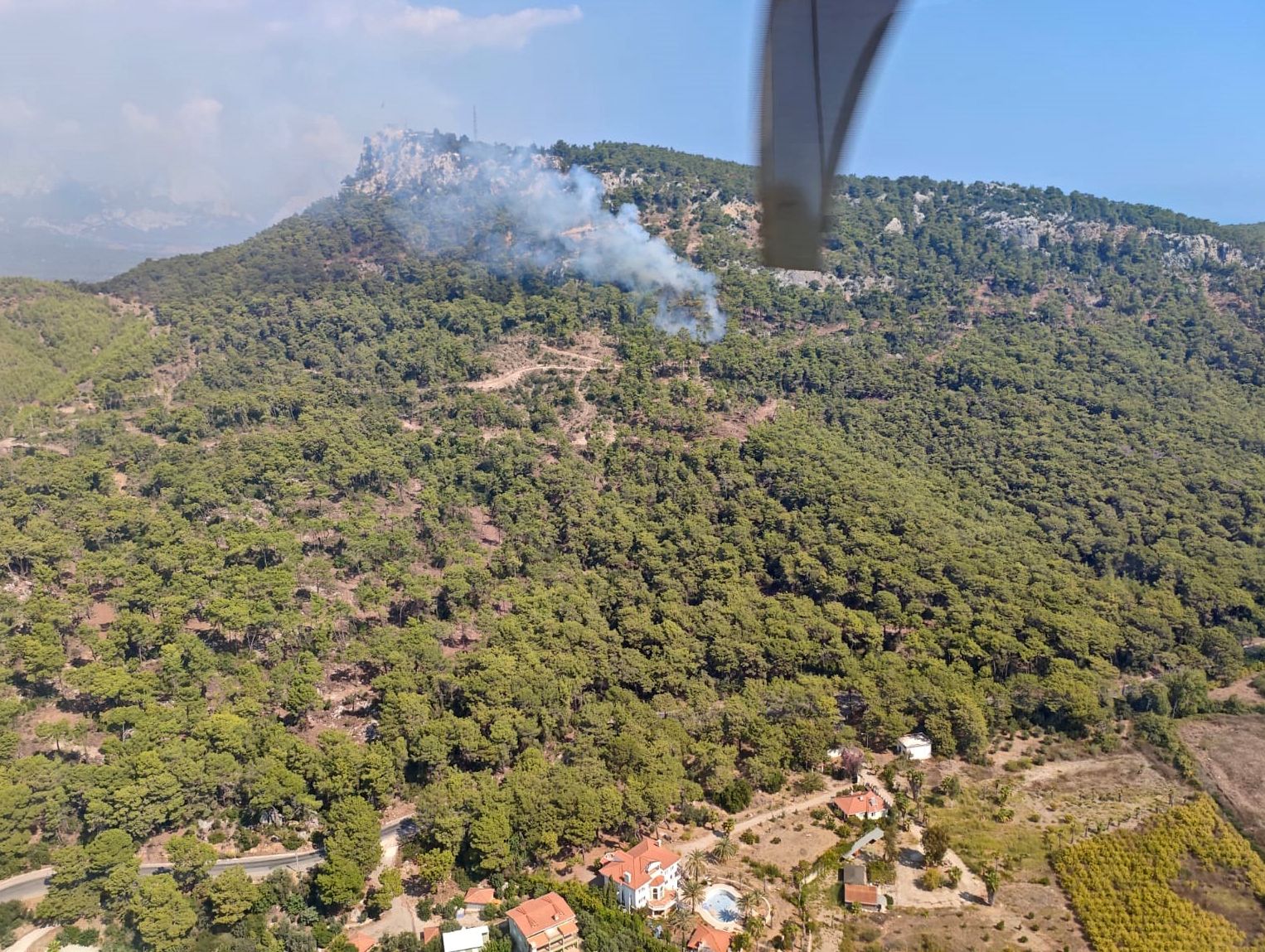 Antalya'daki orman yangını kontrol altında