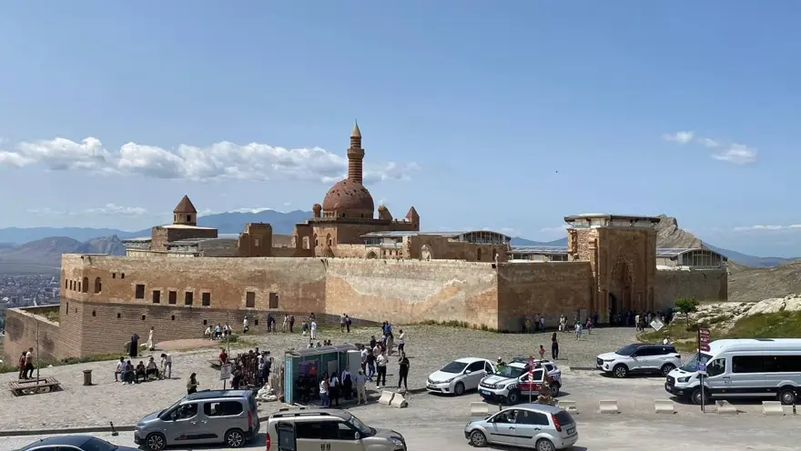 İshak Paşa Sarayı bayramda ziyaretçilerini ağırlıyor 1