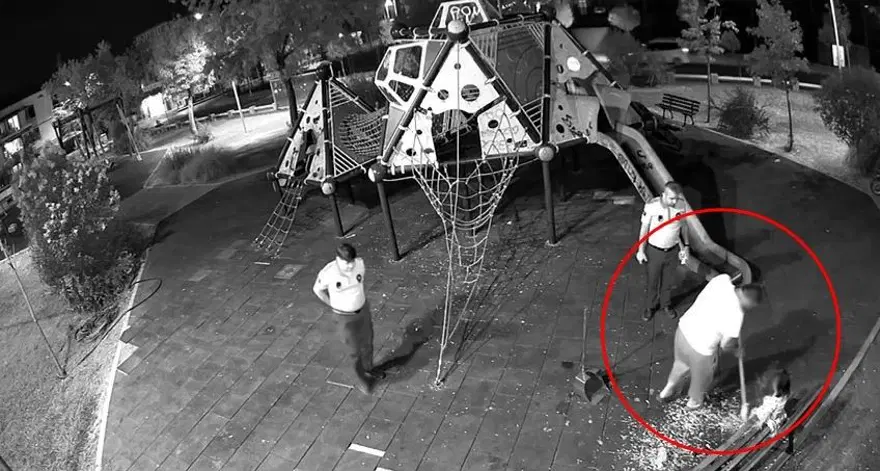 Zabıta ekipleri kameralardan tespit etti: Parka gidip hepsini temizlettirdi 2