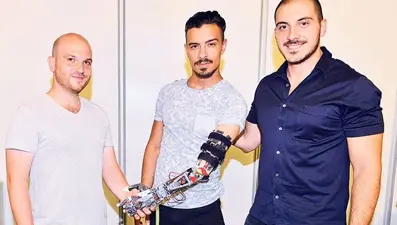 Yapay zeka ile hareketleri öğrenen akıllı protez (Türk bilgisayar mühendisleri üretti)