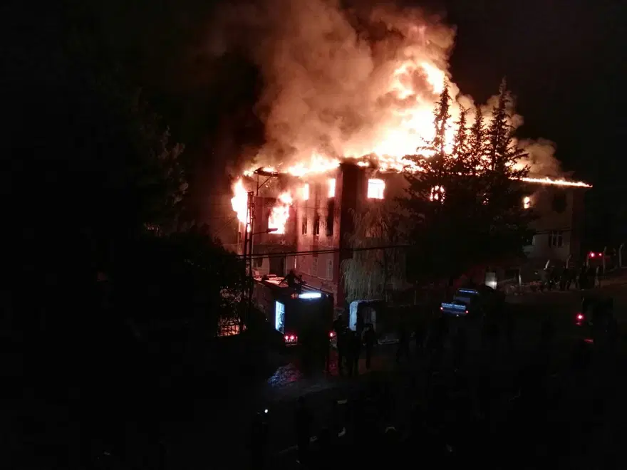 Adana'da yangın: 12 kişi hayatını kaybetti 4