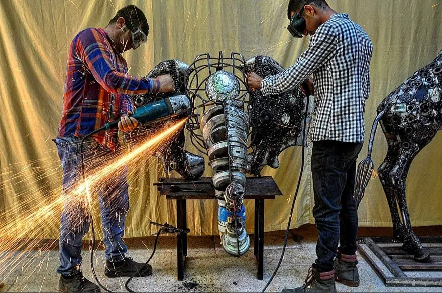 Mervan Altınorak atık hurdaları sanat eserine dönüştürüyor 3