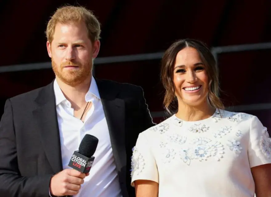 Kraliçe Elizabeth'in Meghan Markle öfkesi: ''Boşanmış bir kadın için uygun değil'' 4