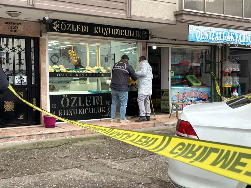 Bursa'da kar maskeli silahlı soygun: 1 dakika içinde 3,5 milyon liralık kuyumcu vurgunu 1