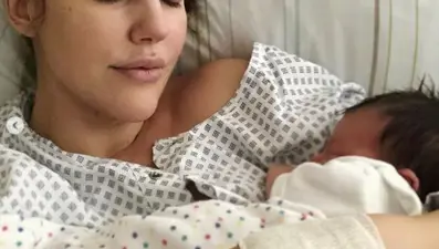 Meryem Uzerli ikinci çocuğunu dünyaya getirdi