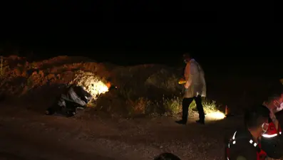Kavga ihbarına giden ekipler, silahla vurulmuş ceset buldu