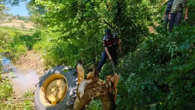 Samsun'da traktör devrildi, altında kalan sürücü öldü