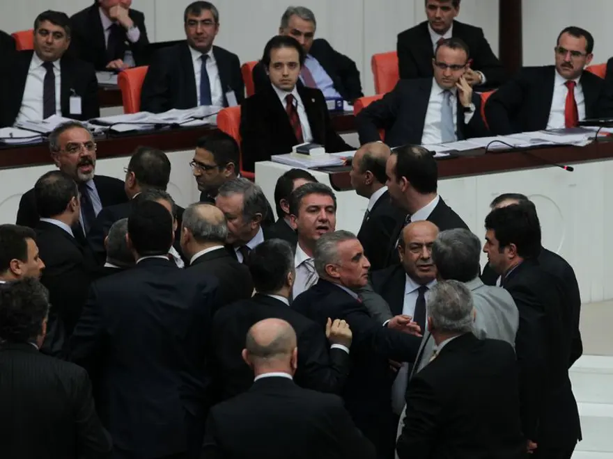 Meclis'te gergin oturum 4