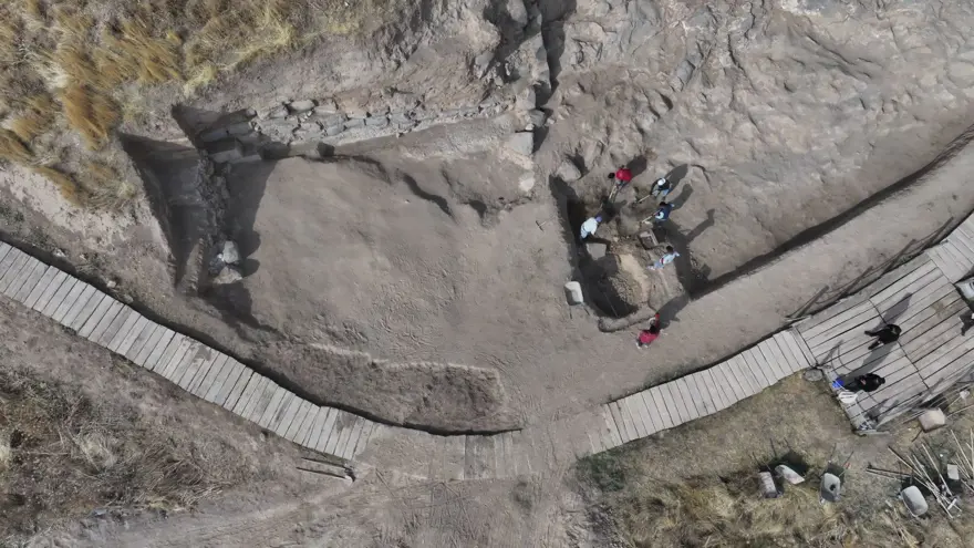 Van Gölü kıyısında ihtişamlı bir kale yükseliyor: Ayanis Kalesi adeta yeniden inşa ediliyor! 15