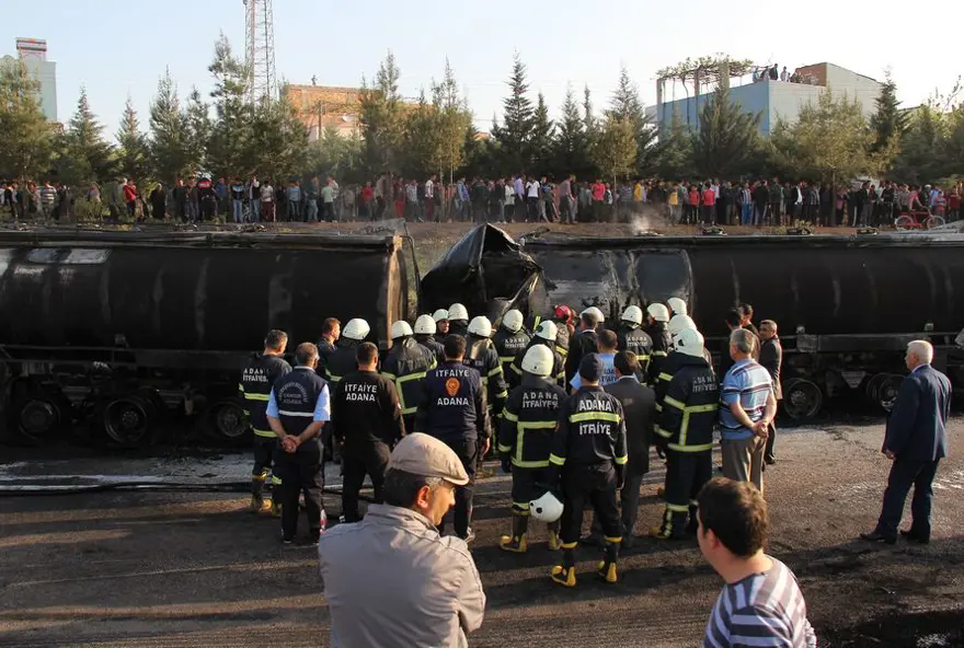 Adana'da iki tanker çarpıştı 12