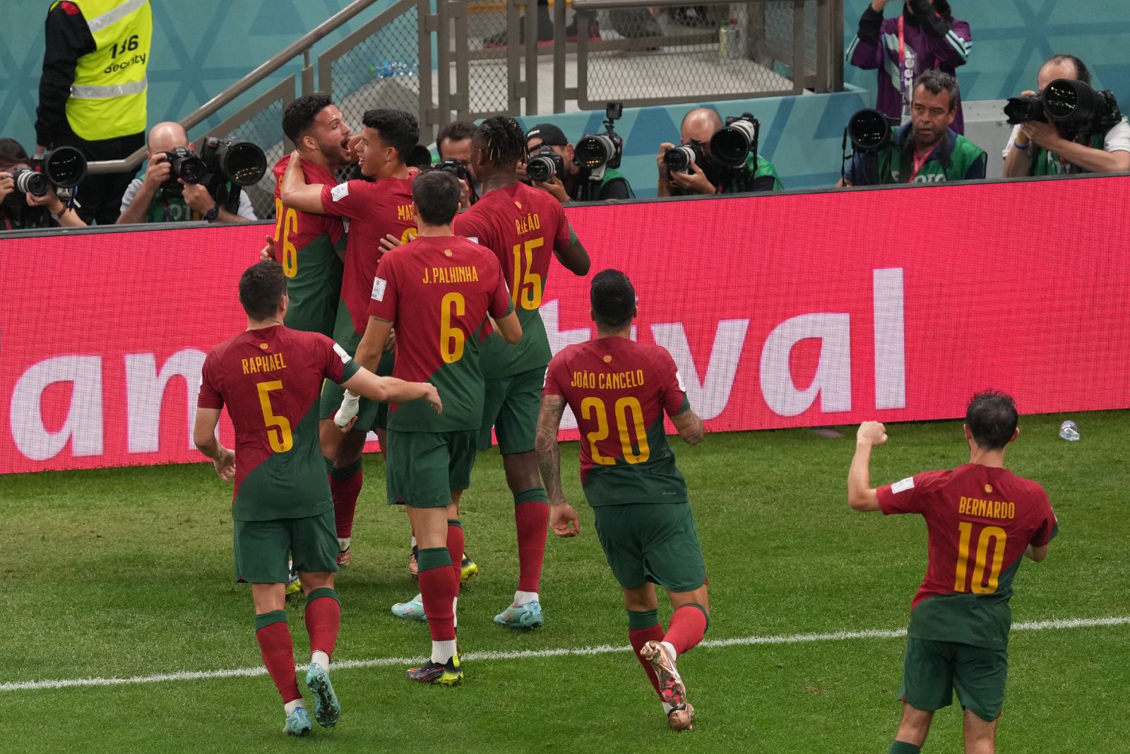 Dünya Kupası: Portekiz 2 golle turladı