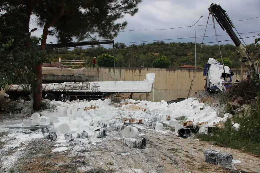 TIR kazasını deprem sandılar 