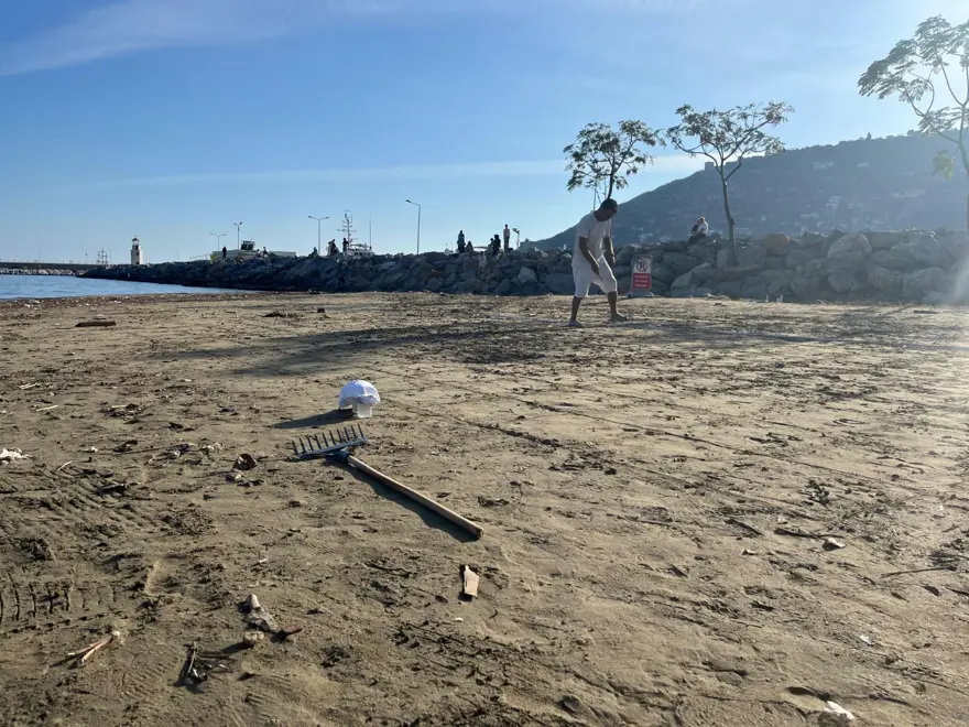 Barış Manço'nun resmini Alanya sahillerine işledi 2