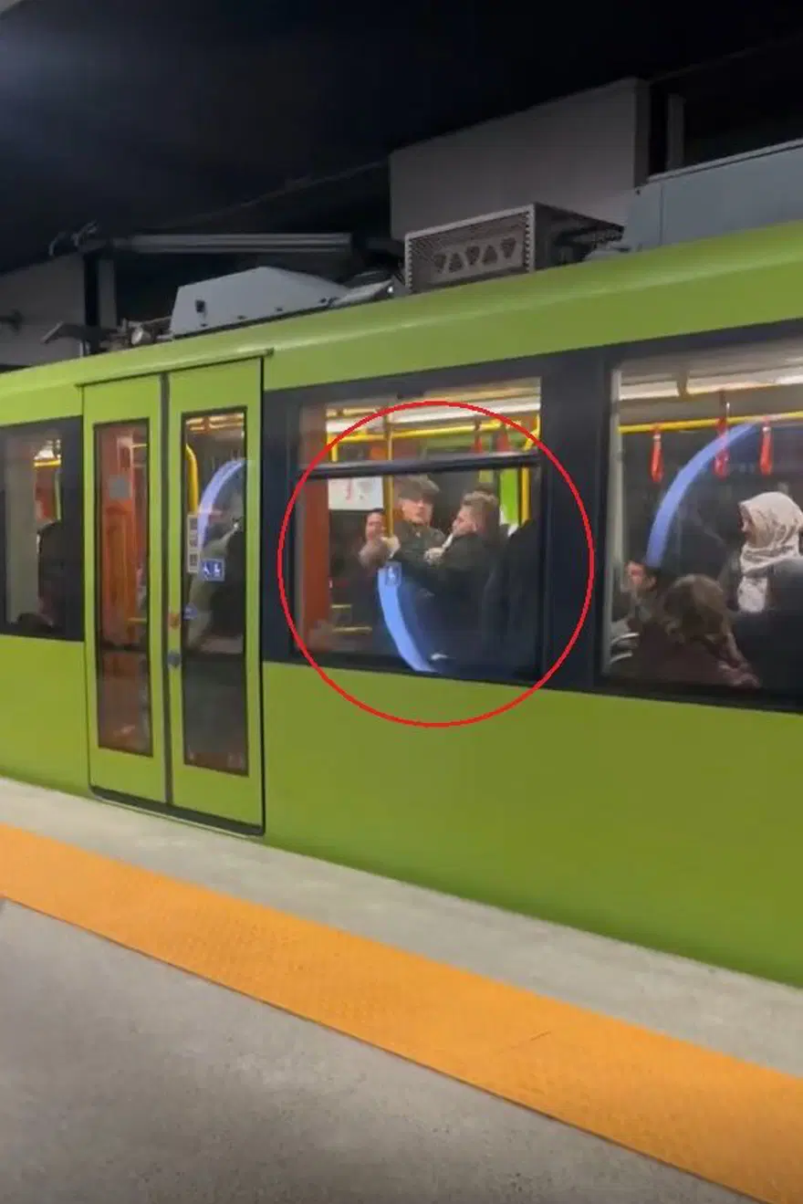 Metrodakavga: Tekme tokat dışarı attılar 1