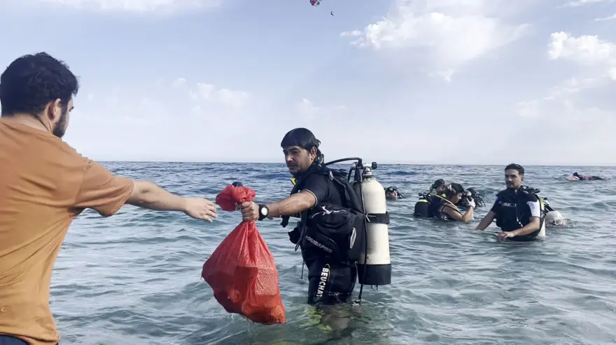 Konyaaltı'nda denizin dibi çöplüğe döndü 2