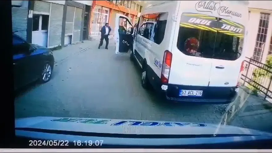 Rize’de dehşet! Trafik kavgasında silahlar konuştu: 1 ölü, 1yaralı 3 Rize’de dehşet! Trafik kavgasında silahlar konuştu: 1 ölü, 1yaralı 3