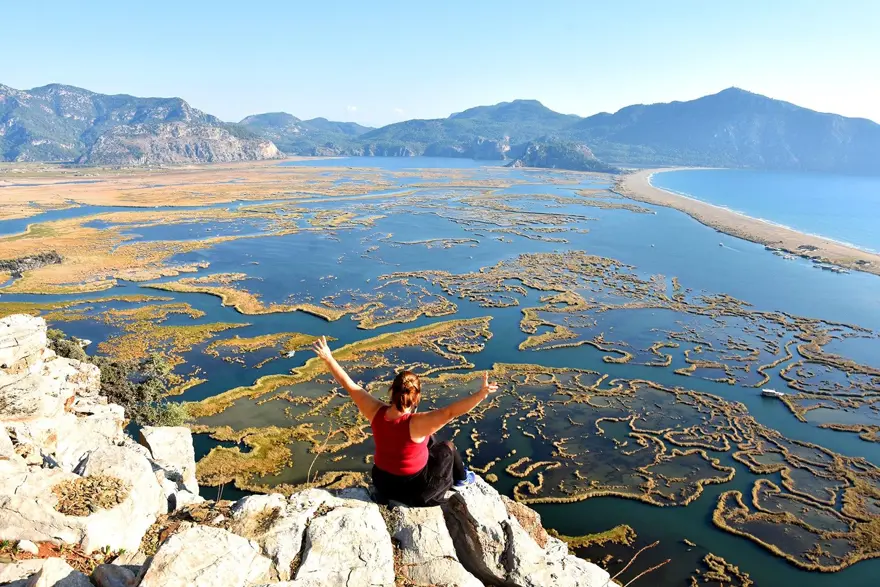 Labirent sazlıkları ile turistlerin gözdesi: Dalyan Kanalı Labirent sazlıkları ile turistlerin gözdesi: Dalyan Kanalı