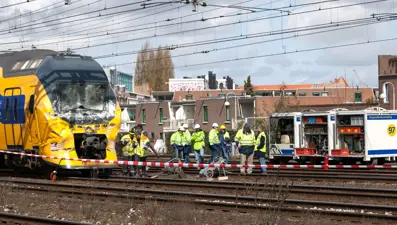Galler'de iki tren çarpıştı: 1 kişi öldü, 15 kişi yaralandı