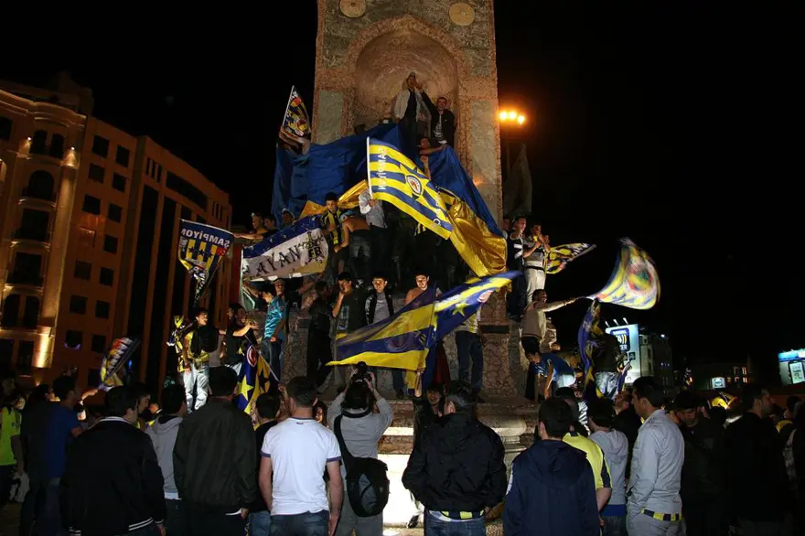 Her yer sarı lacivert 52