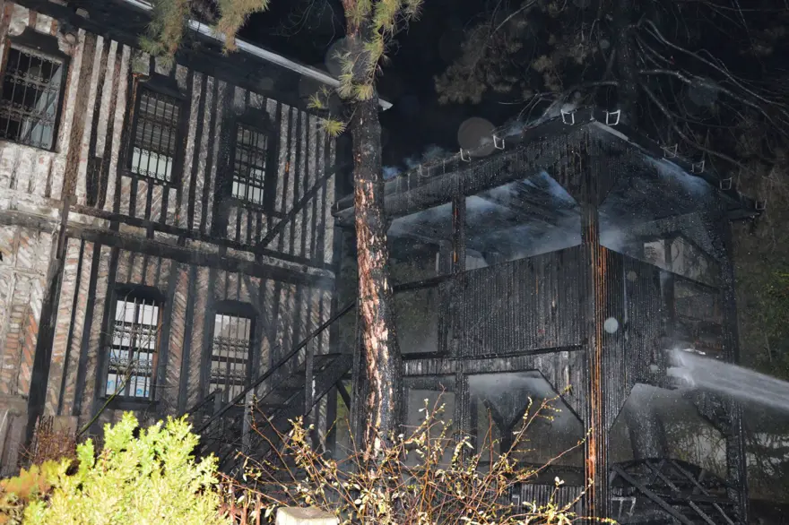 Atatürk'ün kaldığı tarihi konak yandı 1