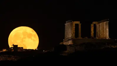 Dünyanın dört bir yanından dolunay manzaraları