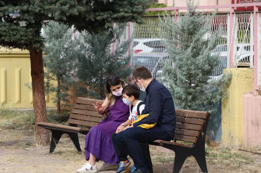 Yüz yüze eğitim anasınıfı ve ilkokul 1'inci sınıflarda başladı 13