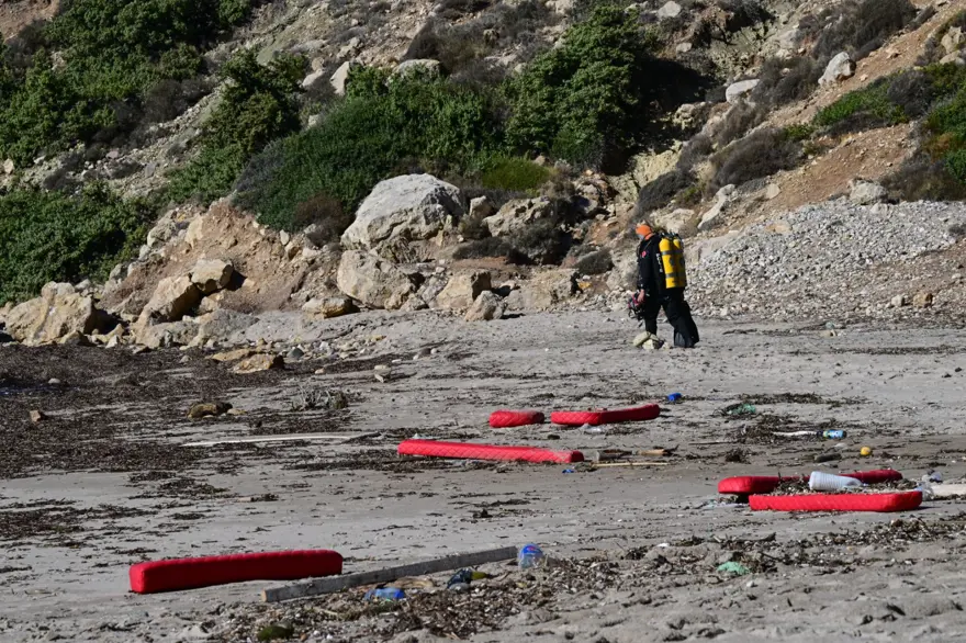 Çeşme açıklarında göçmen faciası | 5 göçmen yaşamını yitirdi,2 göçmeni arama çalışmaları sürüyor 4