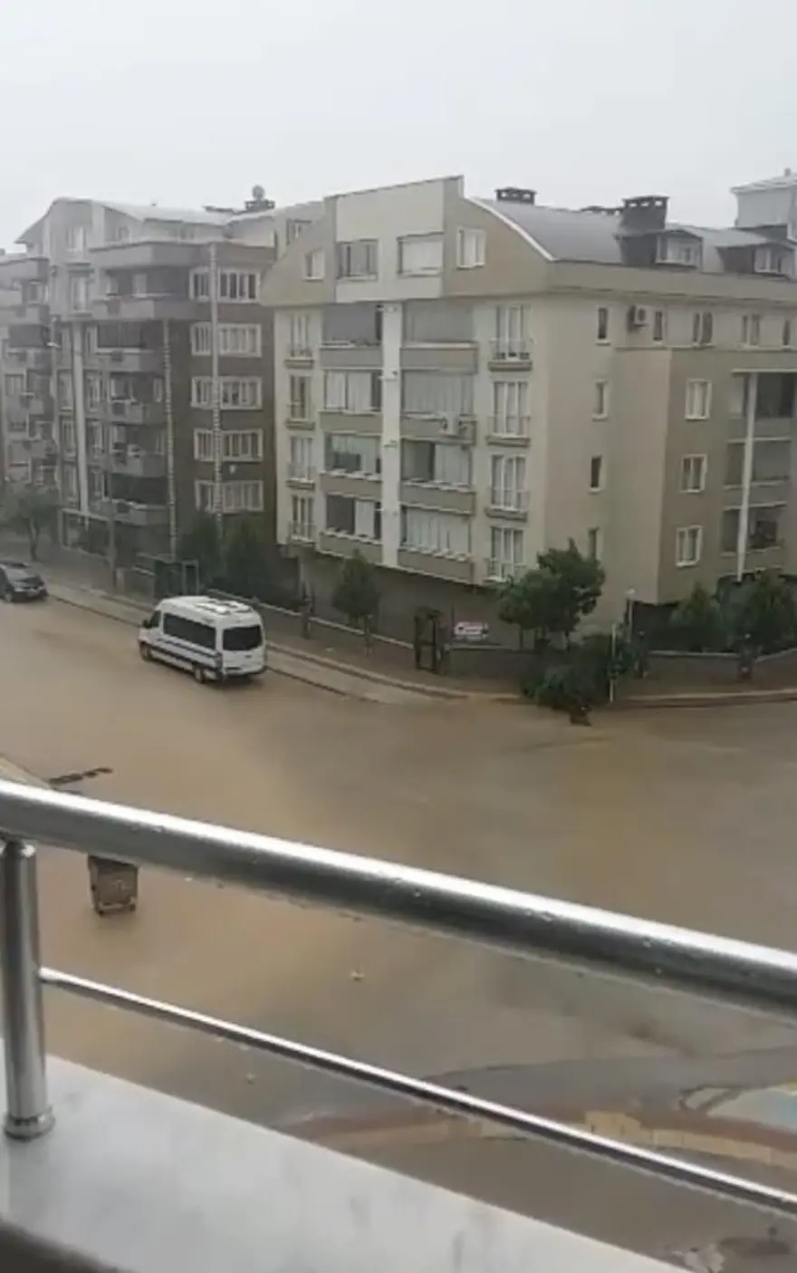 YOLLAR GÖLE DÖNDÜ 5 YOLLAR GÖLE DÖNDÜ 5