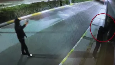 İzmir’desilahlı saldırı: Biri kurşunladı, diğeri video çekti