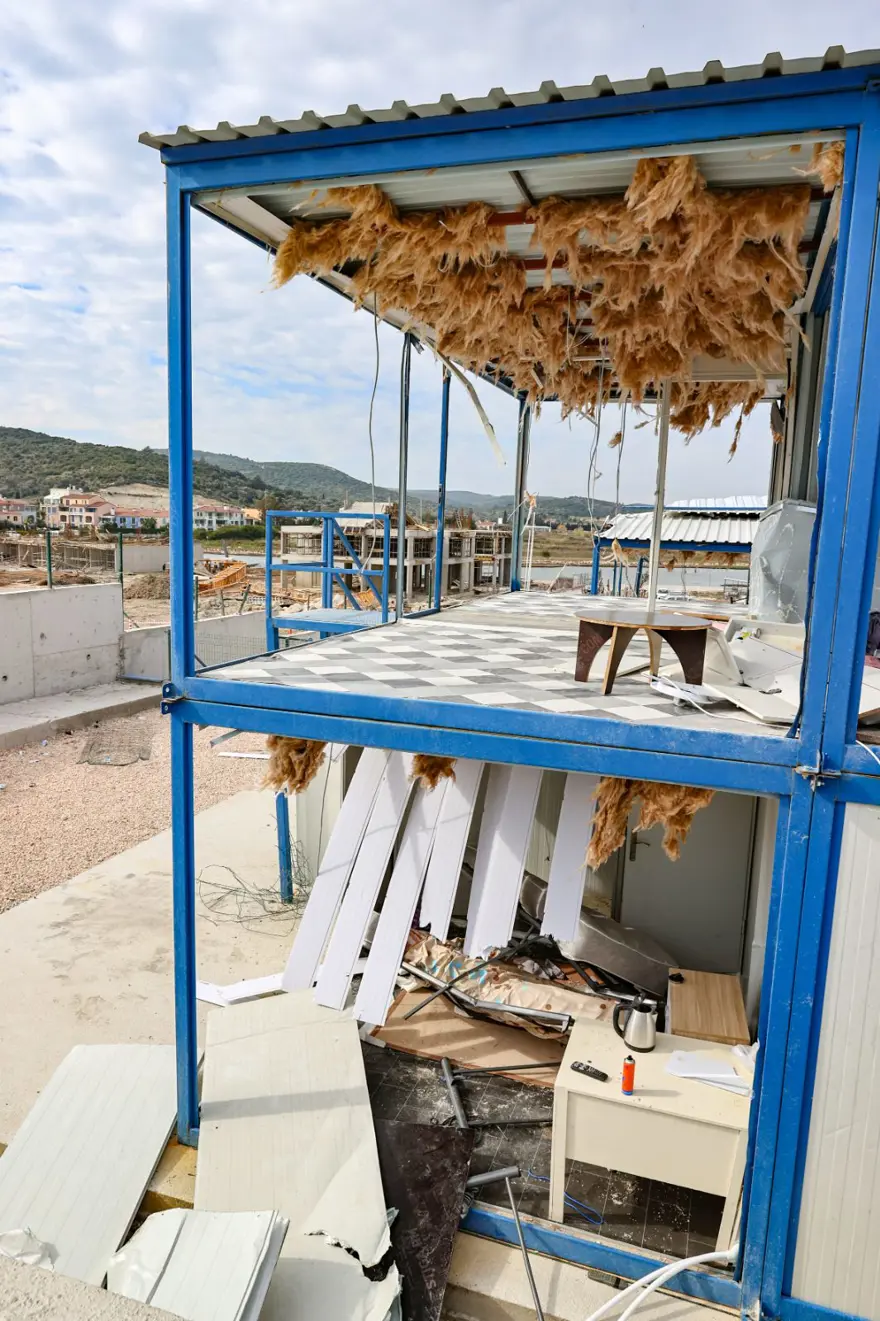 İzmir Çeşme'de hortumun geride bıraktığı hasar için çalışmalar sürüyor 13