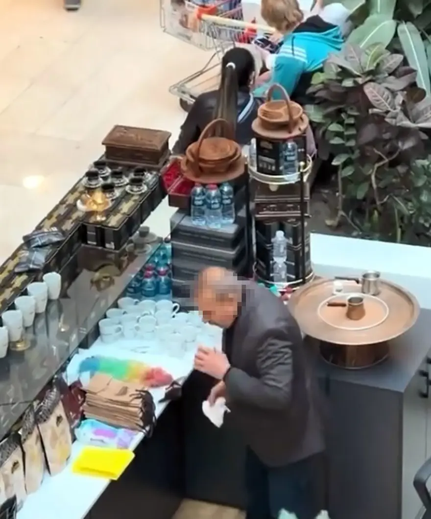 Edirne'de skandal hareket! Kahve fincanlarını tükürerek temizledi 