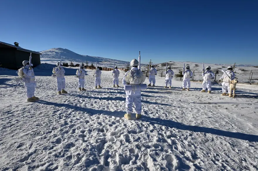 "Hudut kartalları" yeni yılı elleri tetikte karşıladı 7