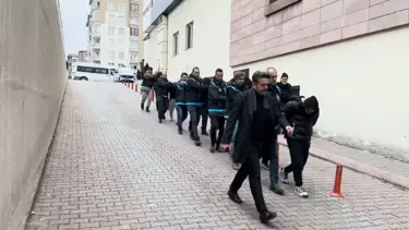Oto yedek parçası ilanlarıyla 274 kişiyi dolandırdılar: Yedi şüpheli yakalandı